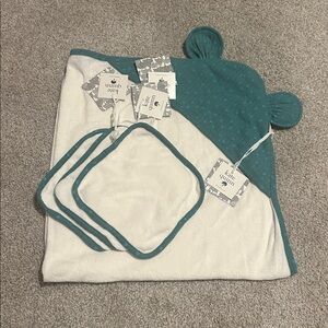 Kate Quinn Turquoise Dot - Bear Ear Towel + Wash Cloth Bundle NEW